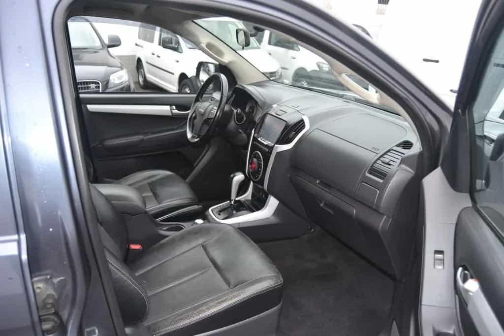 Isuzu D-Max Double Cab AUT 4WD LS 2 Sitze 01/2018-photo-11