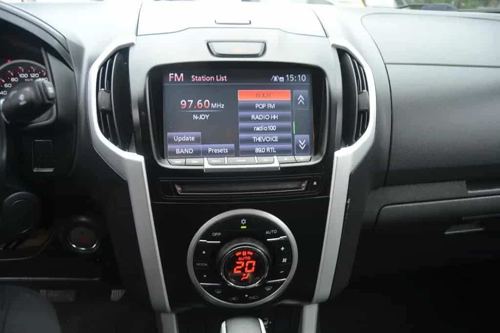 Isuzu D-Max Double Cab AUT 4WD LS 2 Sitze 01/2018-photo-14