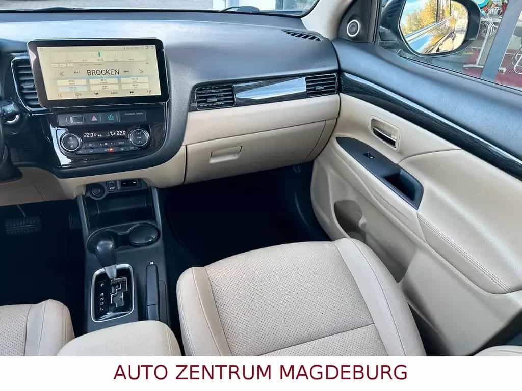 Mitsubishi Outlander Top 4WD AUTOM*SD*KAMERA*7SITZER 09/2016-photo-10