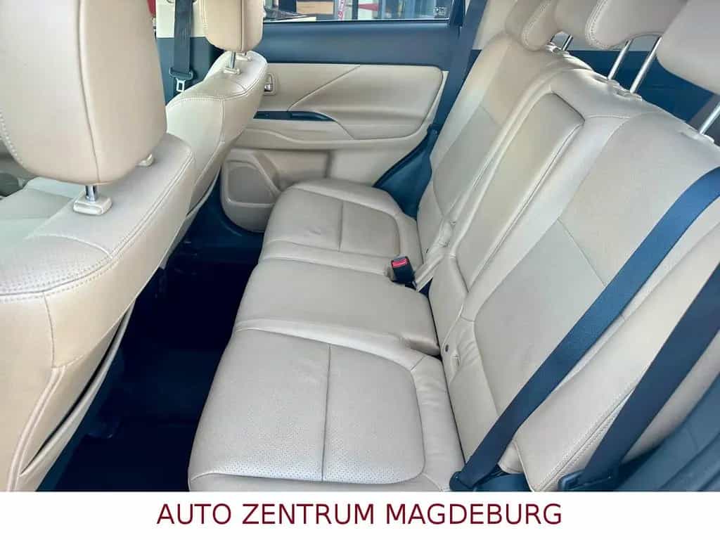 Mitsubishi Outlander Top 4WD AUTOM*SD*KAMERA*7SITZER 09/2016-photo-11