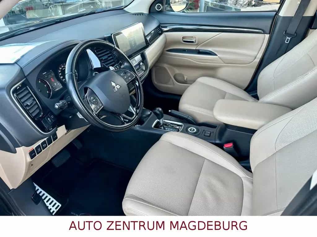 Mitsubishi Outlander Top 4WD AUTOM*SD*KAMERA*7SITZER 09/2016-photo-12