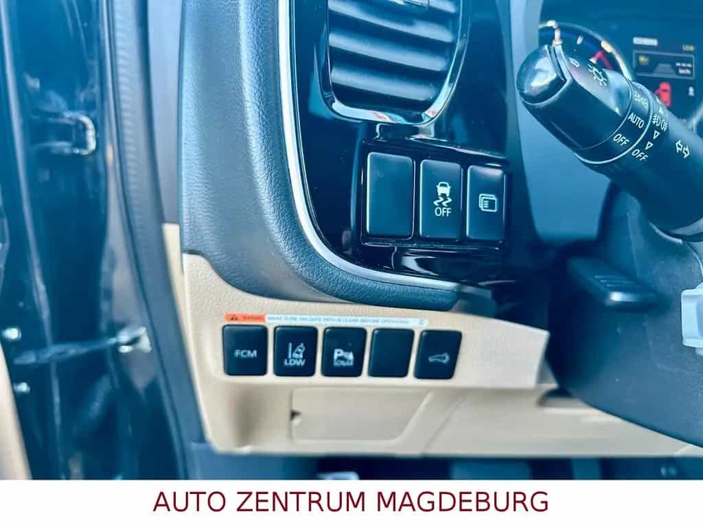 Mitsubishi Outlander Top 4WD AUTOM*SD*KAMERA*7SITZER 09/2016-photo-14