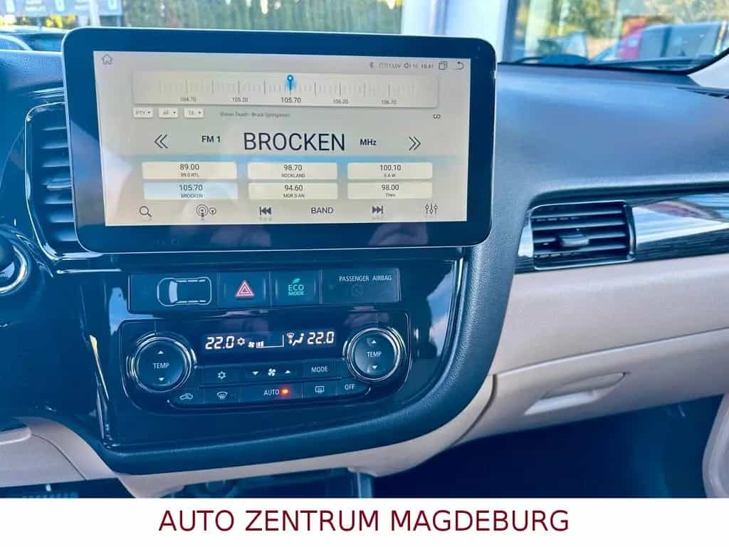 Mitsubishi Outlander Top 4WD AUTOM*SD*KAMERA*7SITZER 09/2016-photo-16
