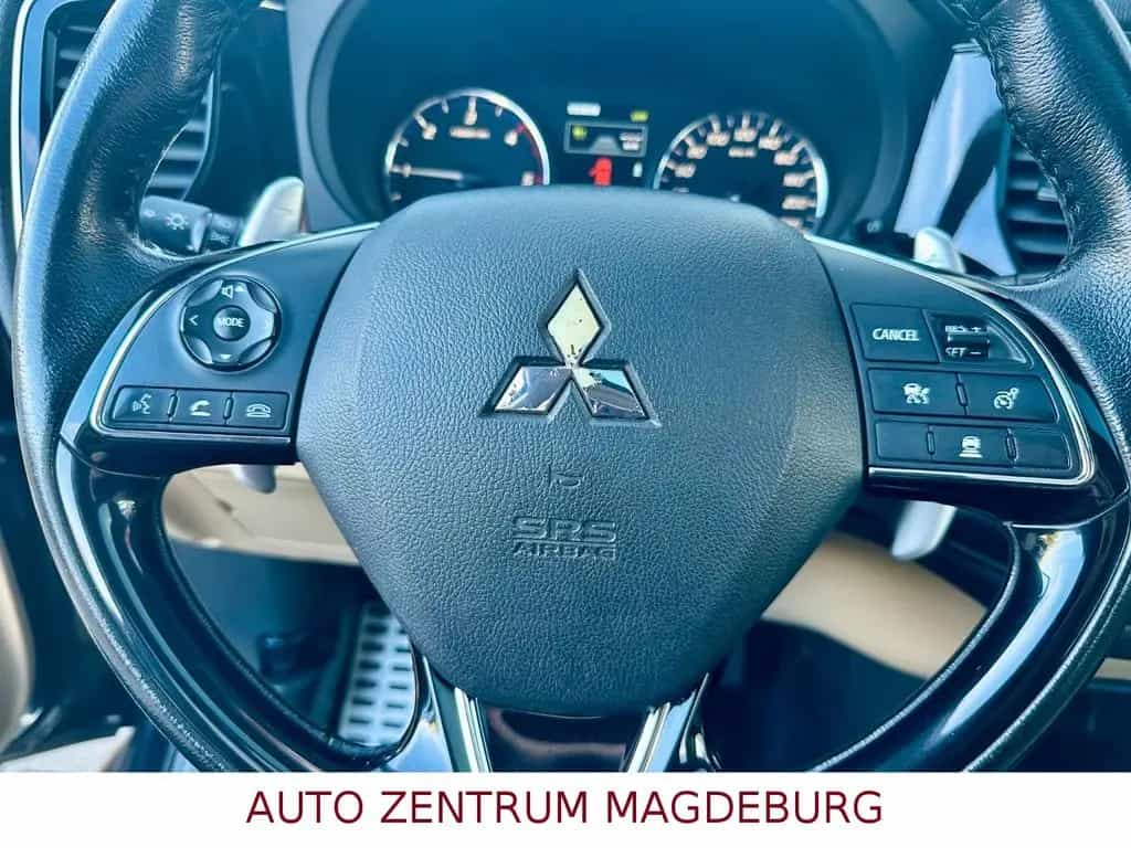 Mitsubishi Outlander Top 4WD AUTOM*SD*KAMERA*7SITZER 09/2016-photo-18