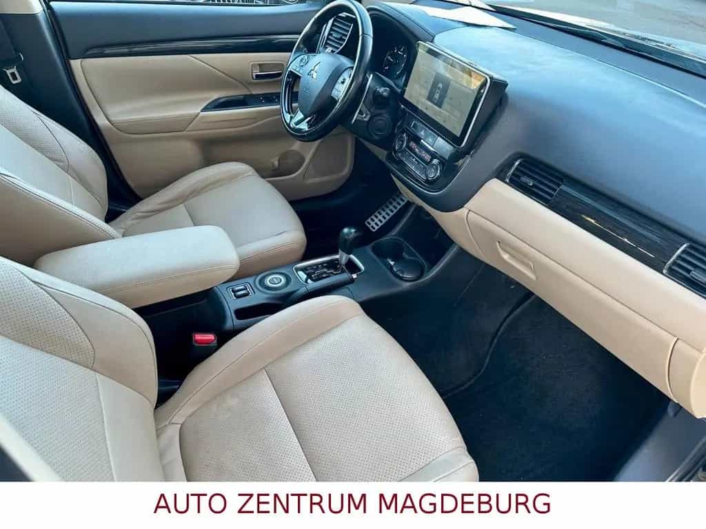 Mitsubishi Outlander Top 4WD AUTOM*SD*KAMERA*7SITZER 09/2016-photo-21