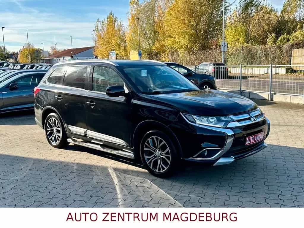 Mitsubishi Outlander Top 4WD AUTOM*SD*KAMERA*7SITZER 09/2016-photo-3