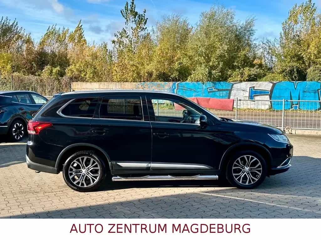 Mitsubishi Outlander Top 4WD AUTOM*SD*KAMERA*7SITZER 09/2016-photo-4