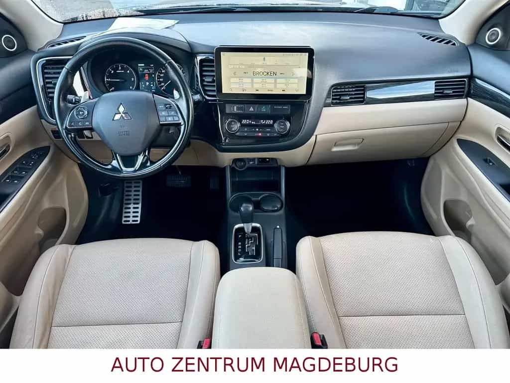 Mitsubishi Outlander Top 4WD AUTOM*SD*KAMERA*7SITZER 09/2016-photo-8