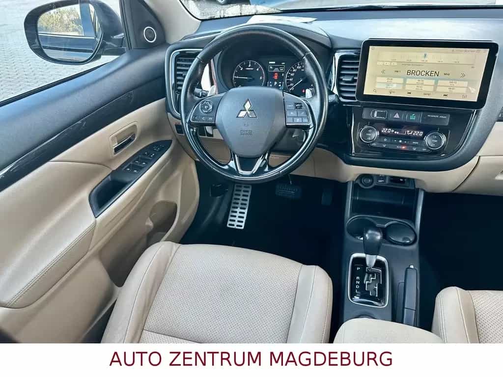 Mitsubishi Outlander Top 4WD AUTOM*SD*KAMERA*7SITZER 09/2016-photo-9