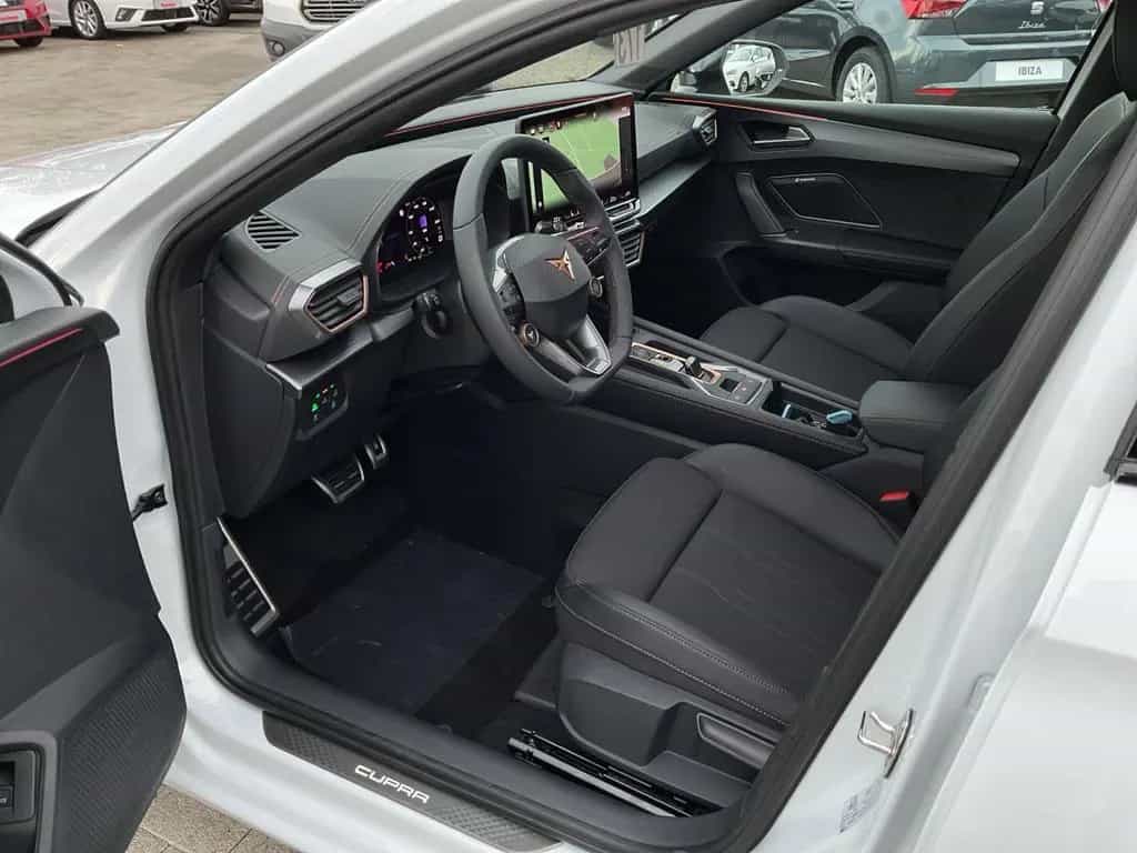 Cupra Leon Sportstourer 1.5 eTSI DSG KAMERA/PARKLENKAS 12/2025-photo-5