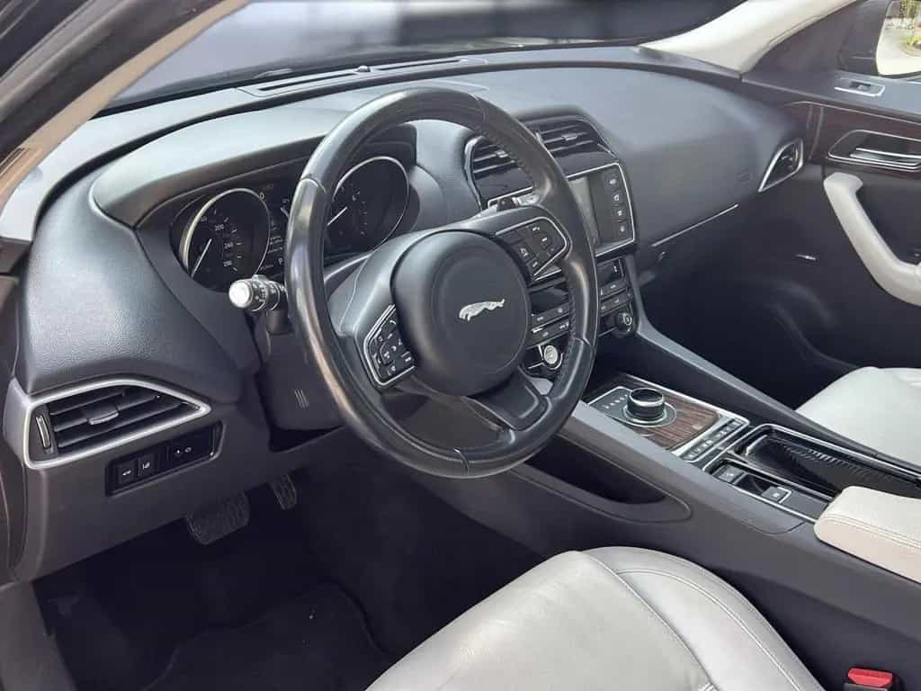 Jaguar F-Pace 35t AWD Prestige 02/2018-photo-10