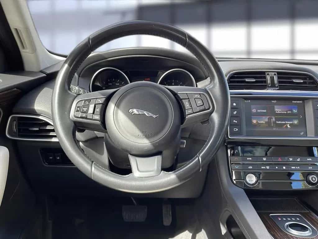 Jaguar F-Pace 35t AWD Prestige 02/2018-photo-15