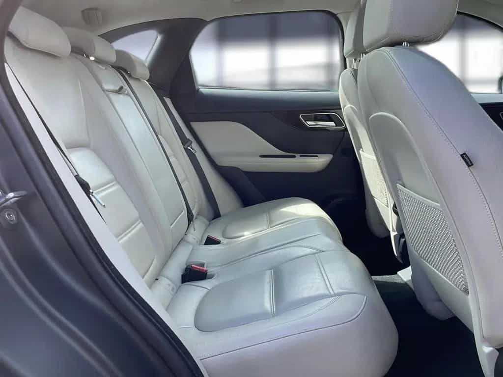 Jaguar F-Pace 35t AWD Prestige 02/2018-photo-17