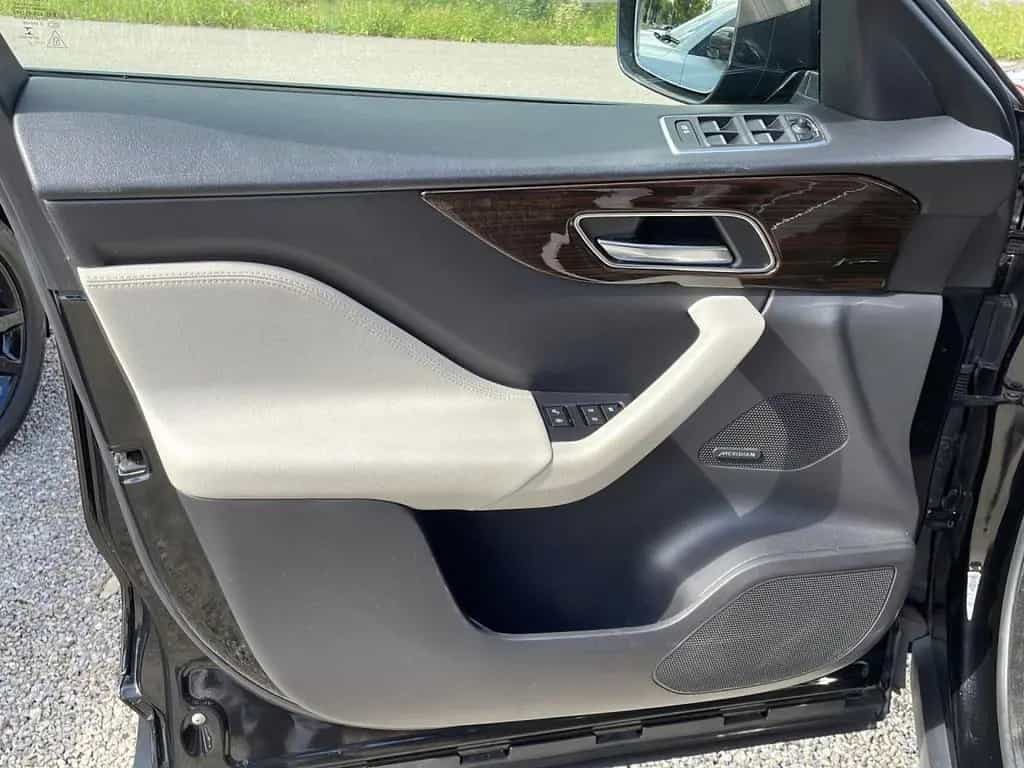 Jaguar F-Pace 35t AWD Prestige 02/2018-photo-8