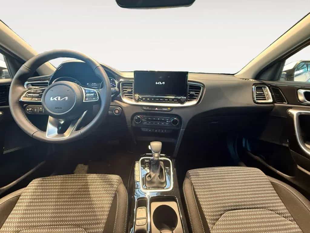Kia Ceed 1.5 T-GDI (48V Mild-Hybrid) DCT7 Ultimate E 10/2025-photo-11
