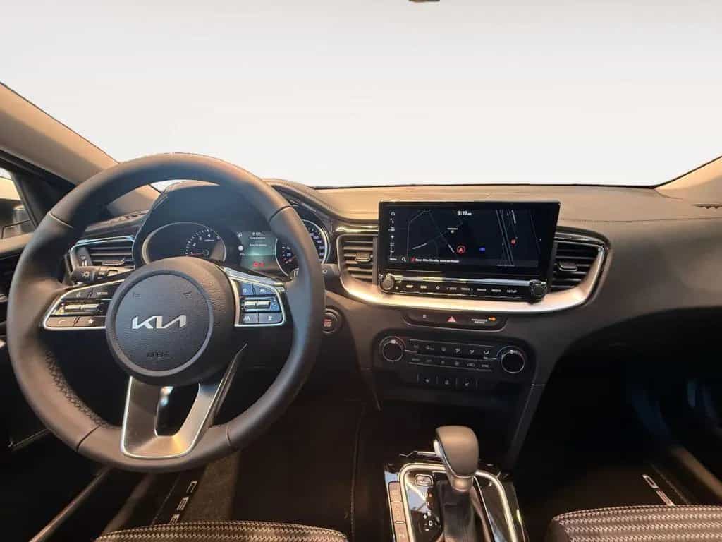 Kia Ceed 1.5 T-GDI (48V Mild-Hybrid) DCT7 Ultimate E 10/2025-photo-12