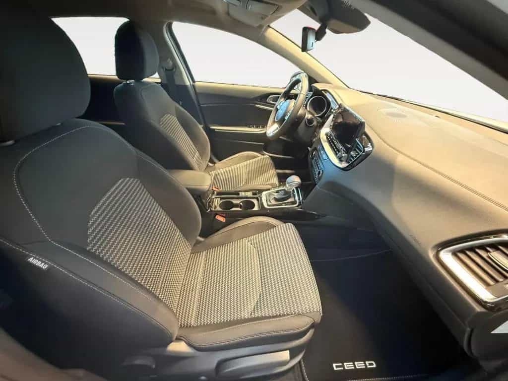 Kia Ceed 1.5 T-GDI (48V Mild-Hybrid) DCT7 Ultimate E 10/2025-photo-14