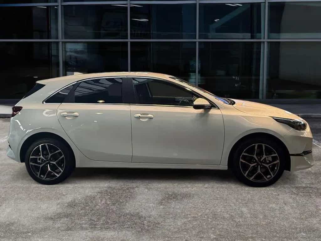 Kia Ceed 1.5 T-GDI (48V Mild-Hybrid) DCT7 Ultimate E 10/2025-photo-5