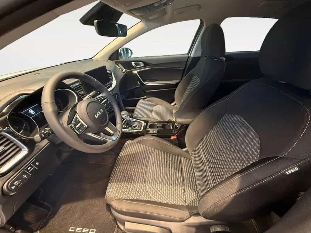 Kia Ceed 1.5 T-GDI (48V Mild-Hybrid) DCT7 Ultimate E 10/2025-photo-9