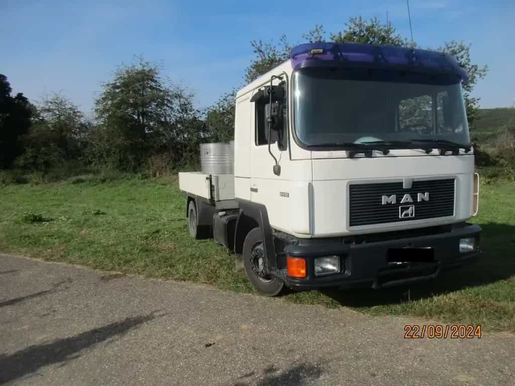 MAN Other 12-232 Bj. 1992 Oldtimer-Lkw mit PritschenAufbau 06/1992-photo-1