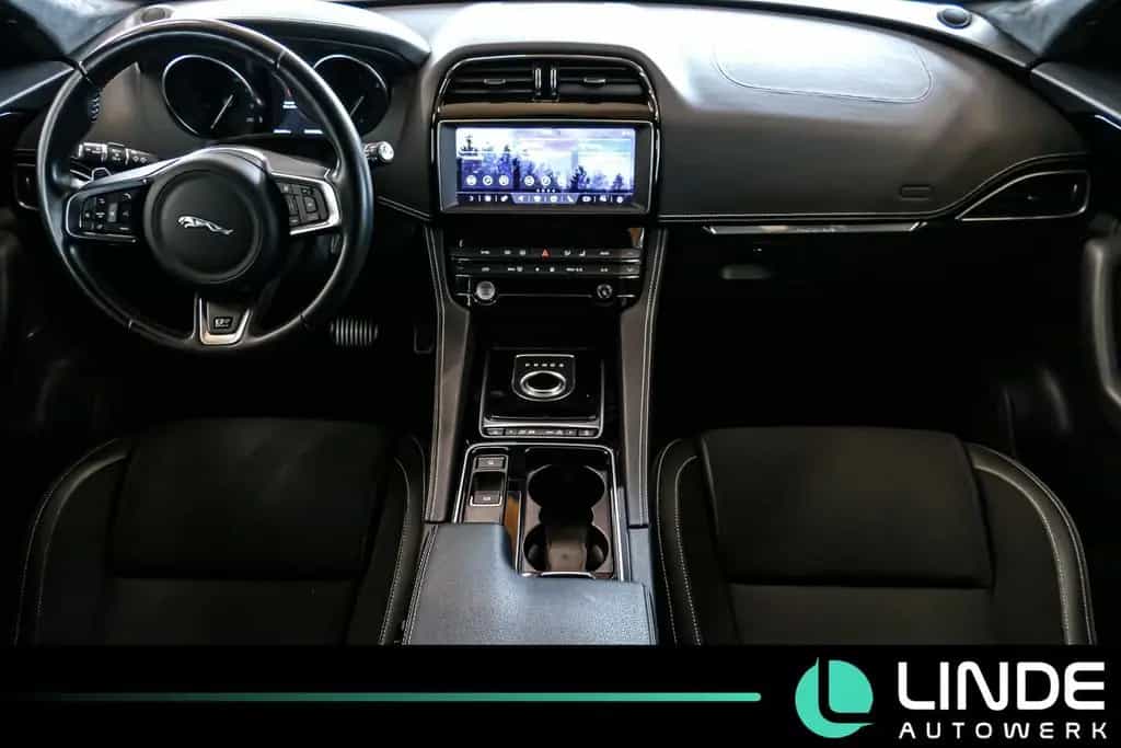 Jaguar F-Pace R-Sport AWD |AHK|NAVI|LED|RFK|CARPLAY|20" 11/2018-photo-17