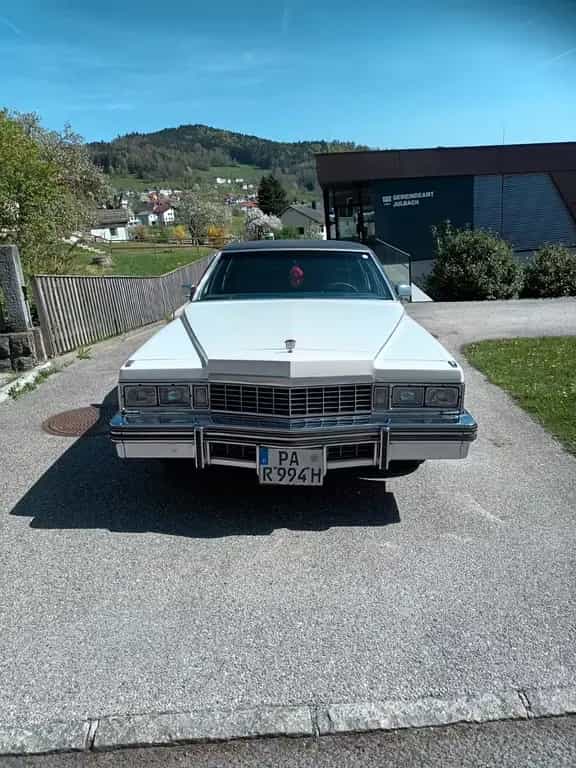 Cadillac Fleetwood 06/1977-photo-1