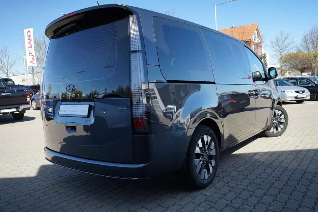 Hyundai STARIA 2.2 CRDi Signature DCT 4WD LED 360° Bose 05/2022-photo-14
