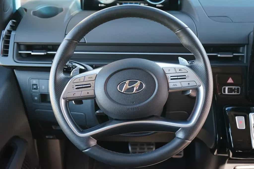 Hyundai STARIA 2.2 CRDi Signature DCT 4WD LED 360° Bose 05/2022-photo-20