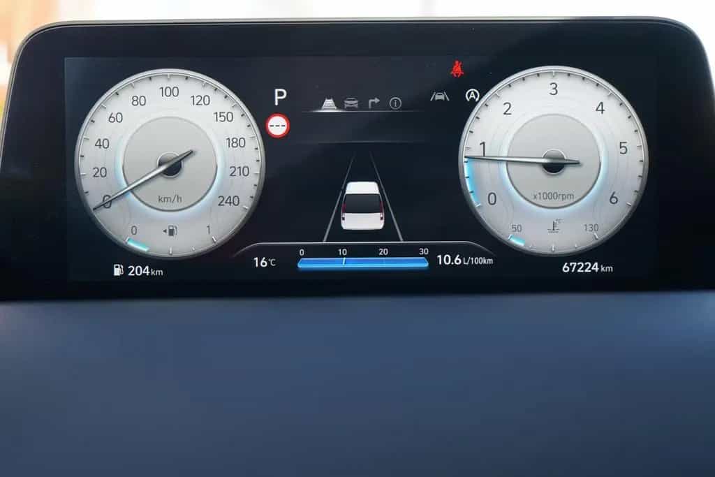 Hyundai STARIA 2.2 CRDi Signature DCT 4WD LED 360° Bose 05/2022-photo-23