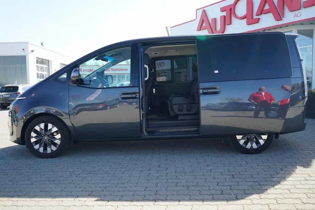 Hyundai STARIA 2.2 CRDi Signature DCT 4WD LED 360° Bose 05/2022-photo-26