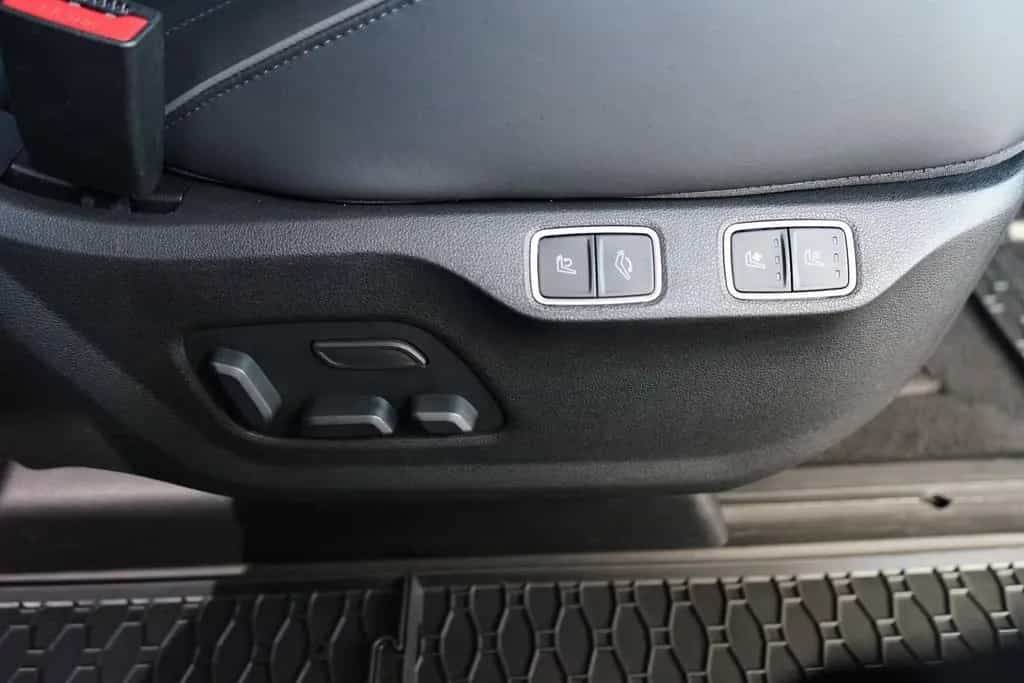 Hyundai STARIA 2.2 CRDi Signature DCT 4WD LED 360° Bose 05/2022-photo-30