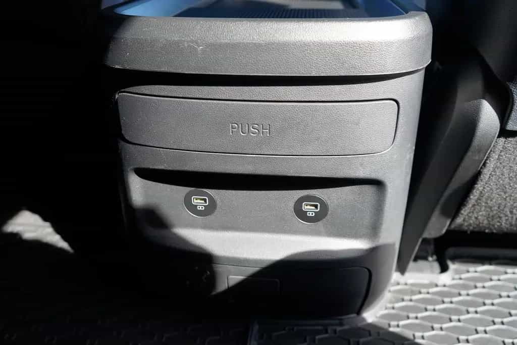Hyundai STARIA 2.2 CRDi Signature DCT 4WD LED 360° Bose 05/2022-photo-32
