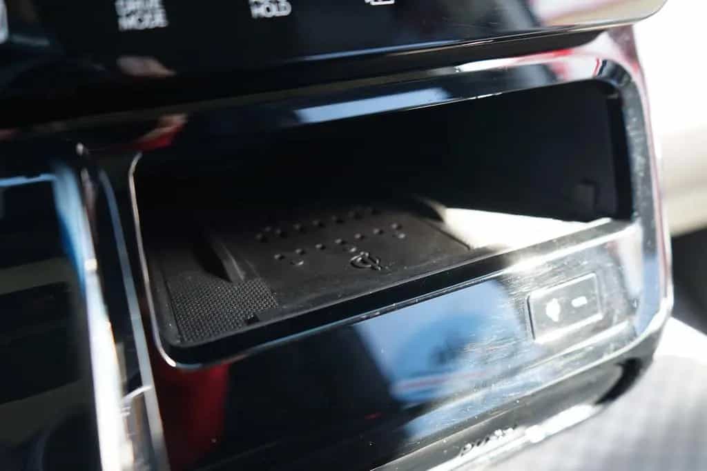 Hyundai STARIA 2.2 CRDi Signature DCT 4WD LED 360° Bose 05/2022-photo-38