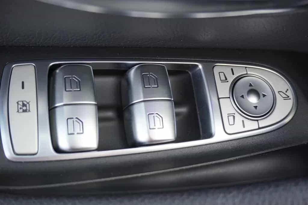 Mercedes-Benz E 300 E300 9G-Tronic LED Navi Schiebedach Leder AHK 06/2017-photo-10