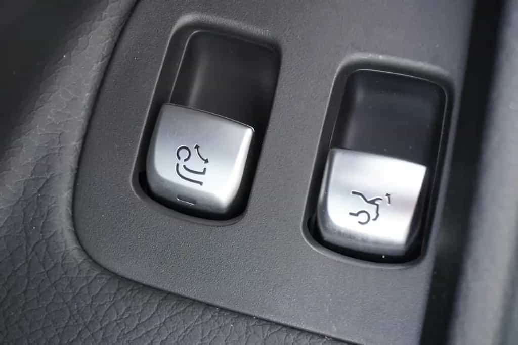 Mercedes-Benz E 300 E300 9G-Tronic LED Navi Schiebedach Leder AHK 06/2017-photo-11
