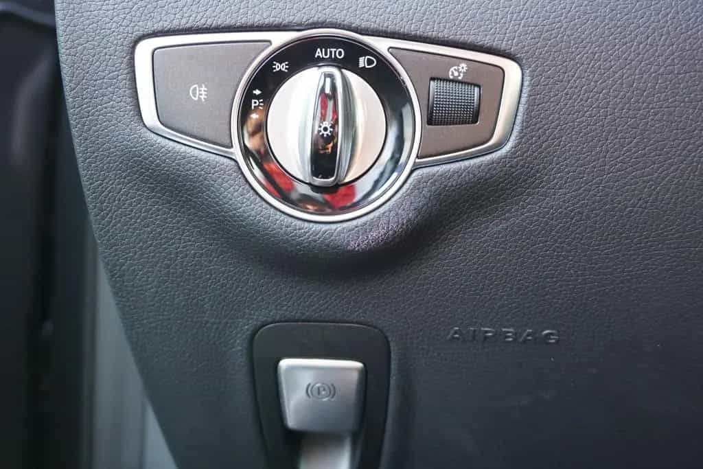 Mercedes-Benz E 300 E300 9G-Tronic LED Navi Schiebedach Leder AHK 06/2017-photo-19