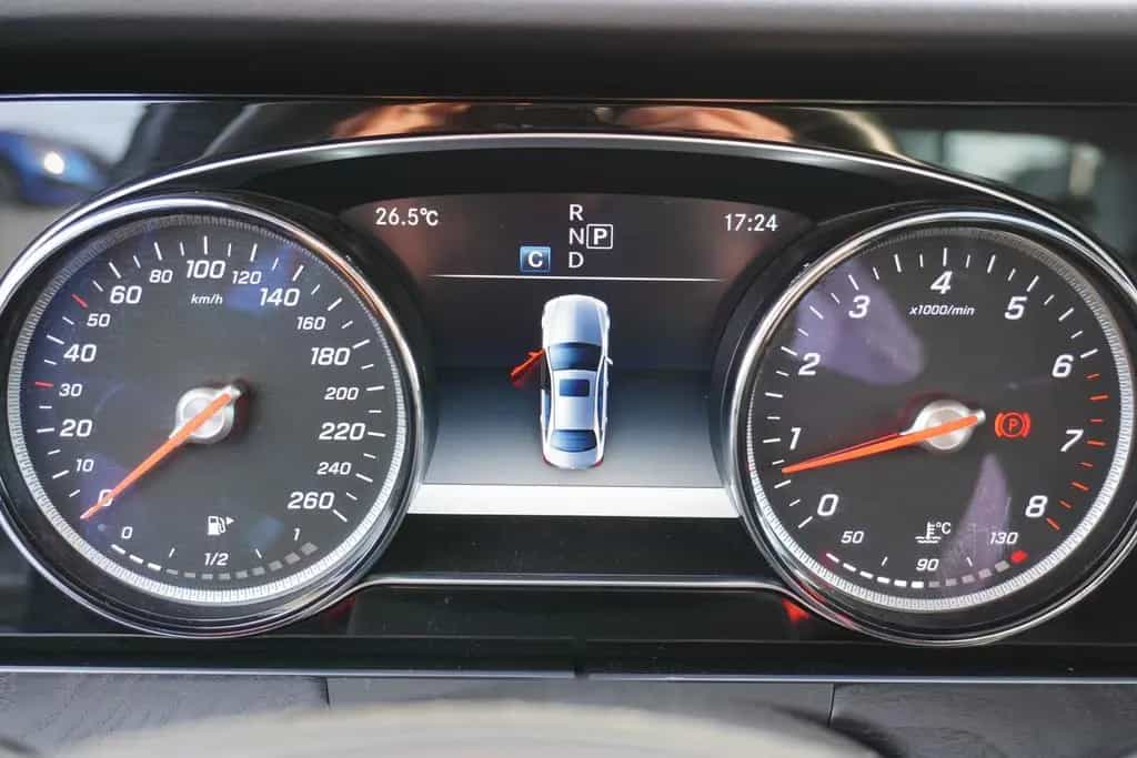 Mercedes-Benz E 300 E300 9G-Tronic LED Navi Schiebedach Leder AHK 06/2017-photo-22