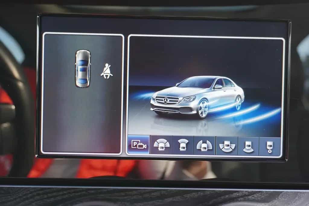 Mercedes-Benz E 300 E300 9G-Tronic LED Navi Schiebedach Leder AHK 06/2017-photo-24