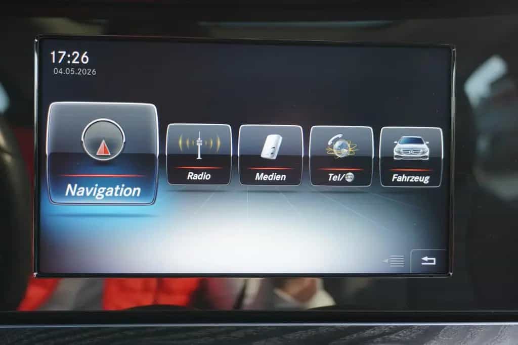 Mercedes-Benz E 300 E300 9G-Tronic LED Navi Schiebedach Leder AHK 06/2017-photo-27