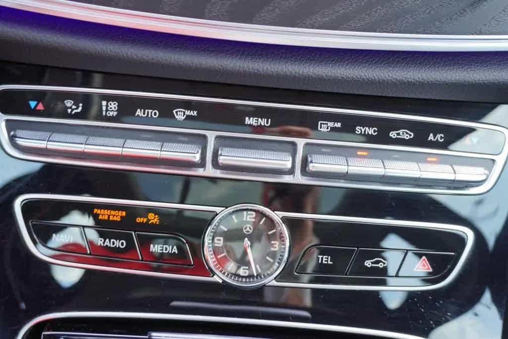Mercedes-Benz E 300 E300 9G-Tronic LED Navi Schiebedach Leder AHK 06/2017-photo-31