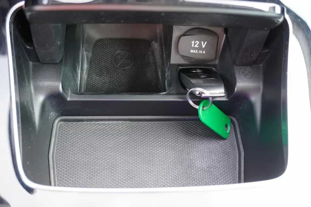 Mercedes-Benz E 300 E300 9G-Tronic LED Navi Schiebedach Leder AHK 06/2017-photo-32