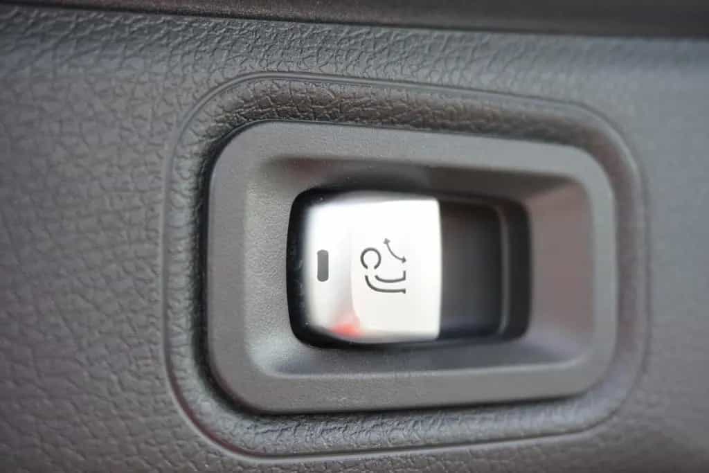 Mercedes-Benz E 300 E300 9G-Tronic LED Navi Schiebedach Leder AHK 06/2017-photo-36