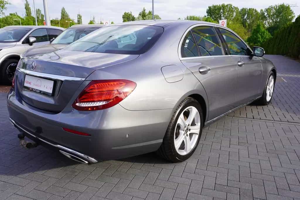 Mercedes-Benz E 300 E300 9G-Tronic LED Navi Schiebedach Leder AHK 06/2017-photo-4