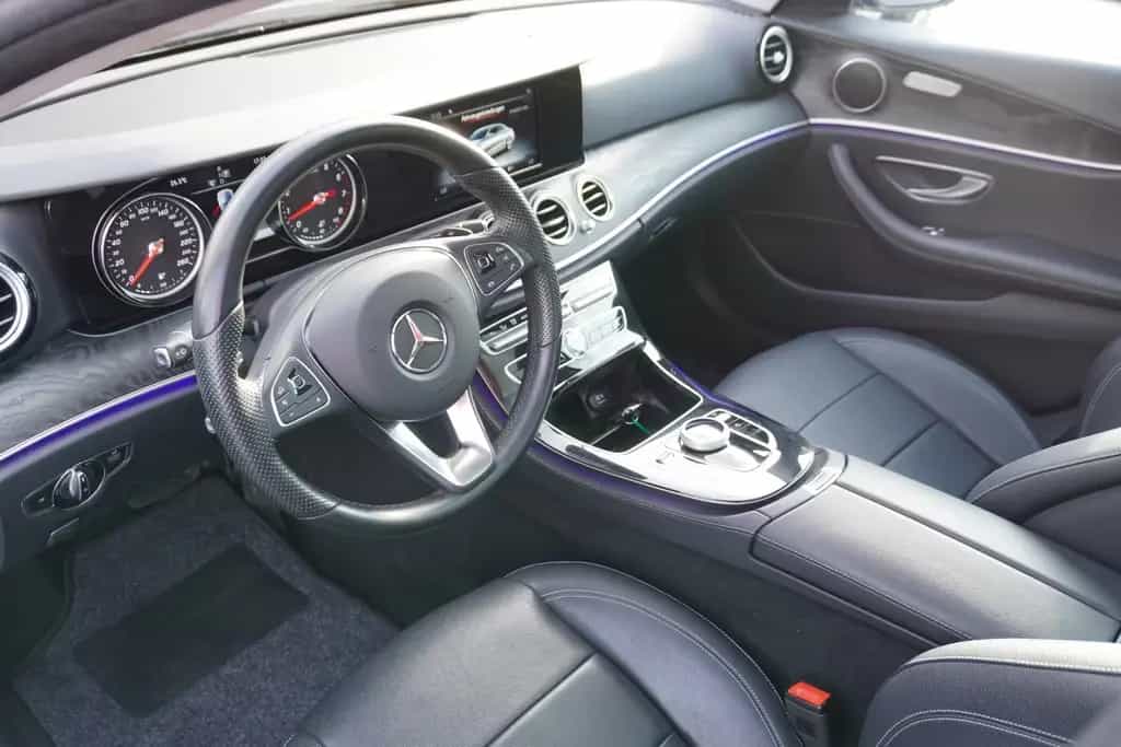 Mercedes-Benz E 300 E300 9G-Tronic LED Navi Schiebedach Leder AHK 06/2017-photo-7