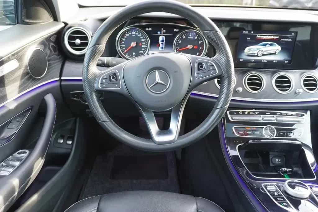 Mercedes-Benz E 300 E300 9G-Tronic LED Navi Schiebedach Leder AHK 06/2017-photo-9