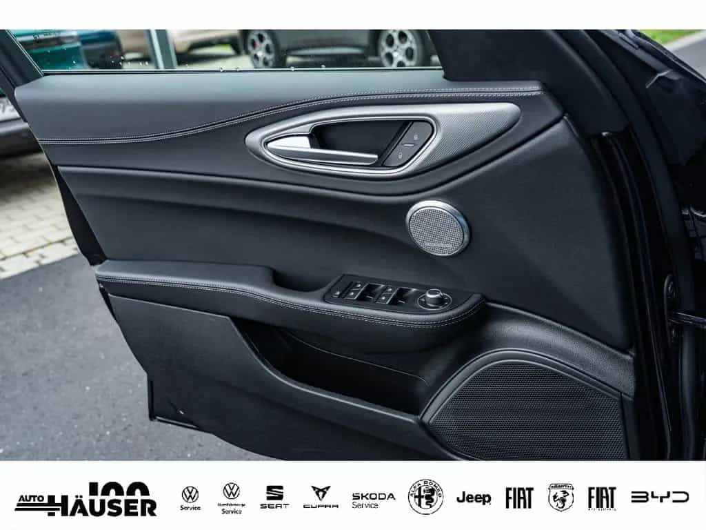 Alfa Romeo Giulia Veloce 2.0 Turbo AT8 Q4 PREMIUM TECHNOLOG 12/2025-photo-17