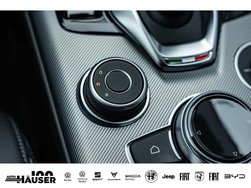 Alfa Romeo Giulia Veloce 2.0 Turbo AT8 Q4 PREMIUM TECHNOLOG 12/2025-photo-24