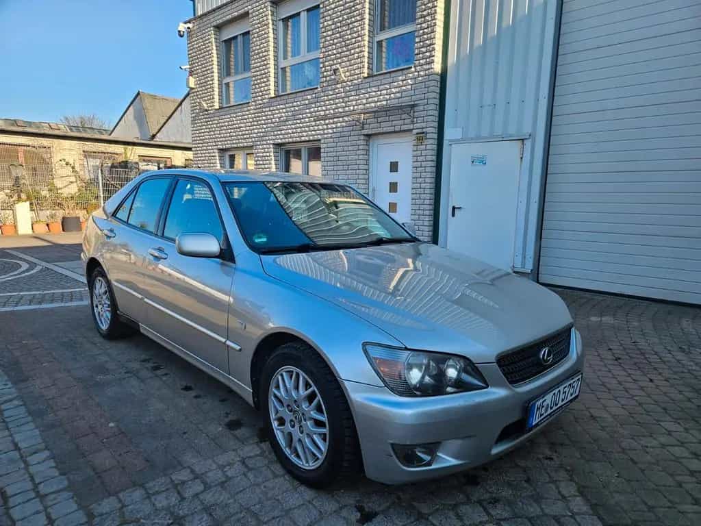 Lexus IS 200 limited limited 10/2004-photo-1