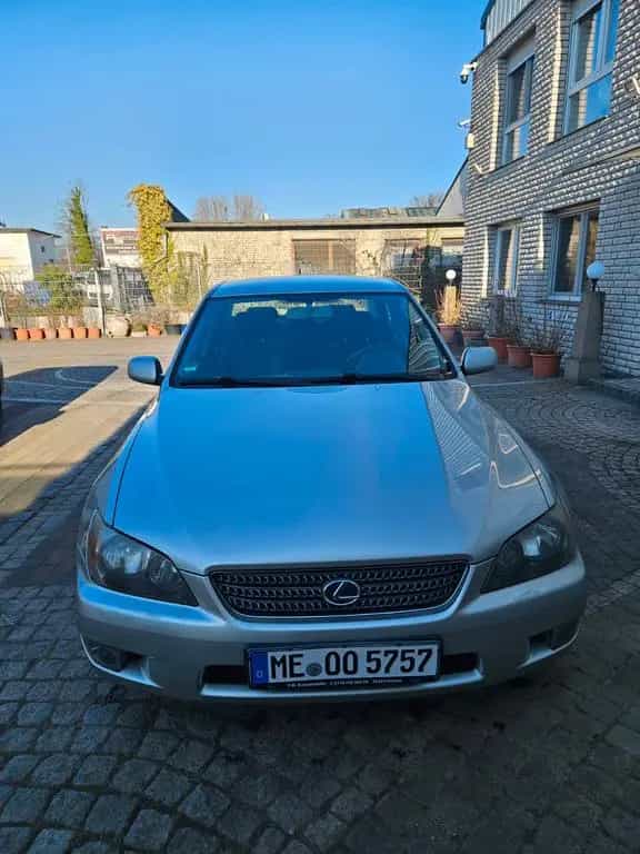 Lexus IS 200 limited limited 10/2004-photo-2