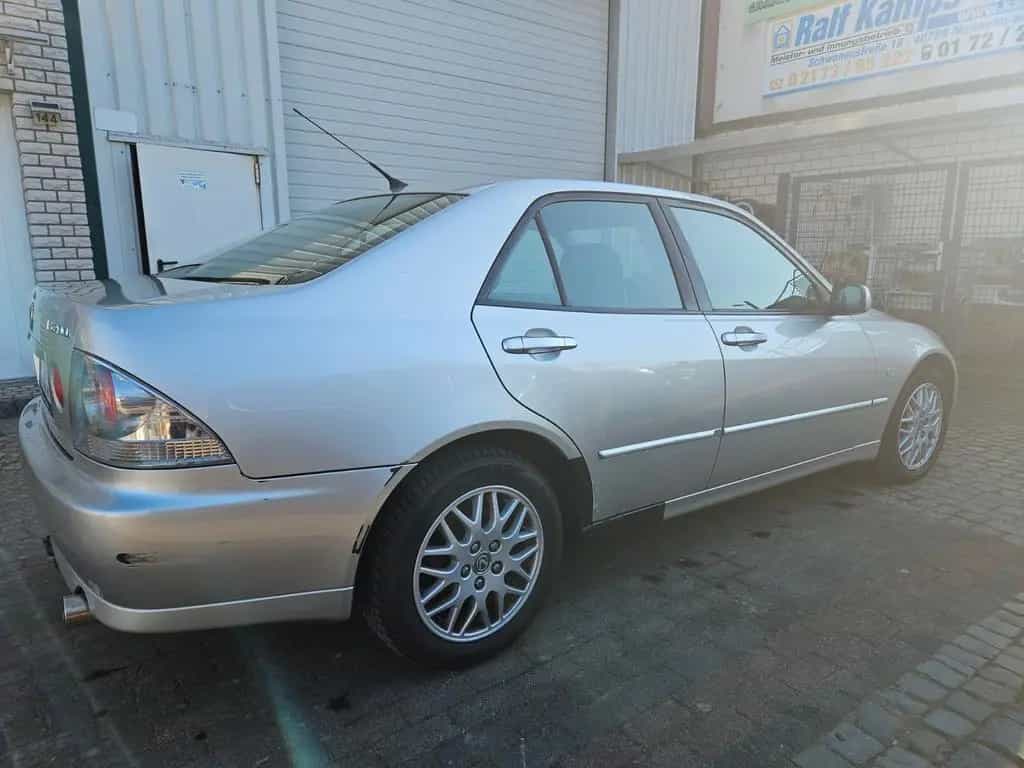 Lexus IS 200 limited limited 10/2004-photo-3
